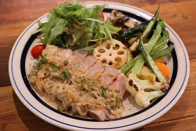 豚肉のシャルキュティエール風