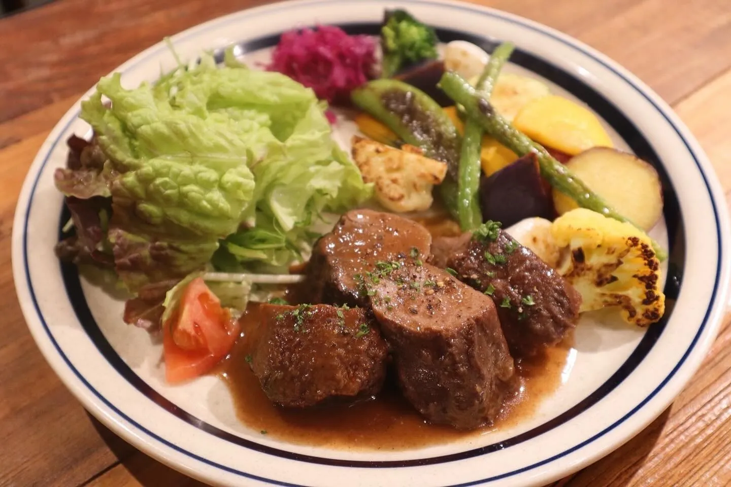 豚タンの赤ワイン煮込み